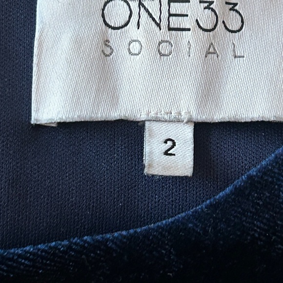 One33 Social Navy Velvet Gown Size 2 Margarite Stretch Velvet Cutout Slit - Picture 7 of 7